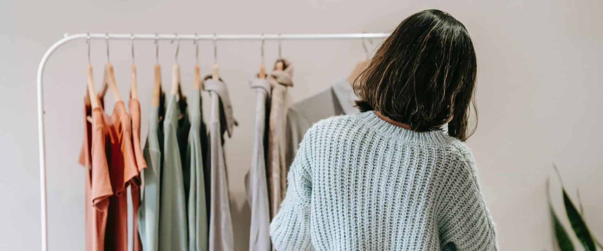 Sustainable Shopping for Clothes: A Guide to an Eco-Friendly Wardrobe Update